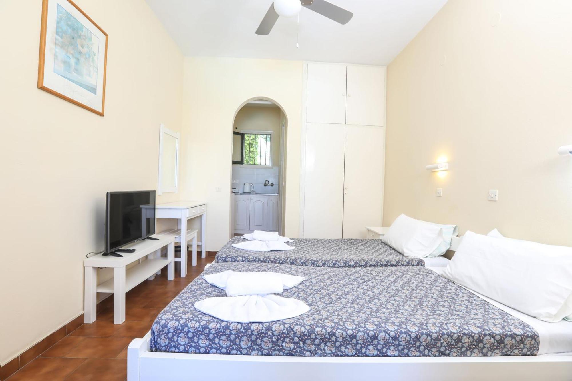 The Mayflower Studios & Apartments Moraḯtika Esterno foto